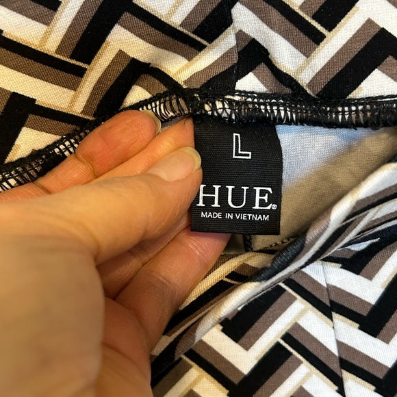 HUE Geometric Black, White and Gold Pull on Pants - Picture 3 of 4
